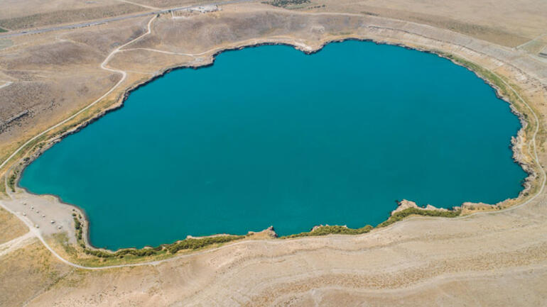 Türkiyenin en derin gölü 6-7 metre çekildi