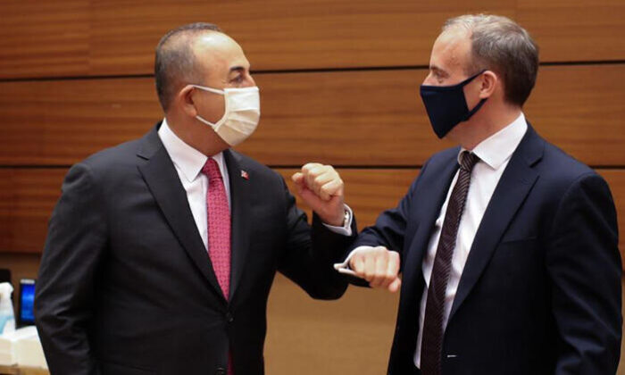 Bakan Çavuşoğlu, Birleşik Krallık Dışişleri Bakanı Raab ile görüştü