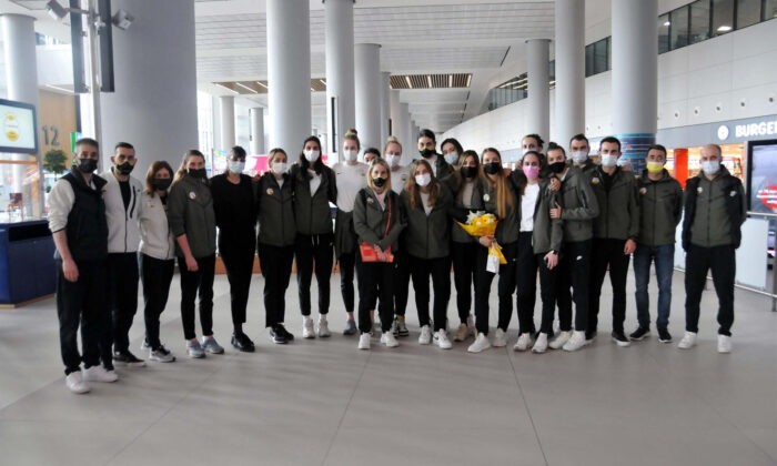 CEV Şampiyonlar Ligi’nde ikinci olan VakıfBank, yurda döndü