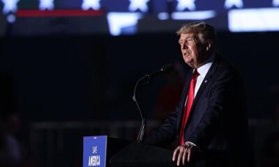 Trump, Beyaz Saray’dan ayrıldıktan sonra ilk mitingini yaptı