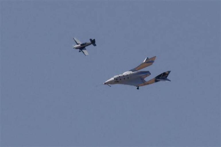 Son dakika... Richard Branson tarih yazdı Uzaya ulaşan milyarder iş adamı Dünyaya döndü