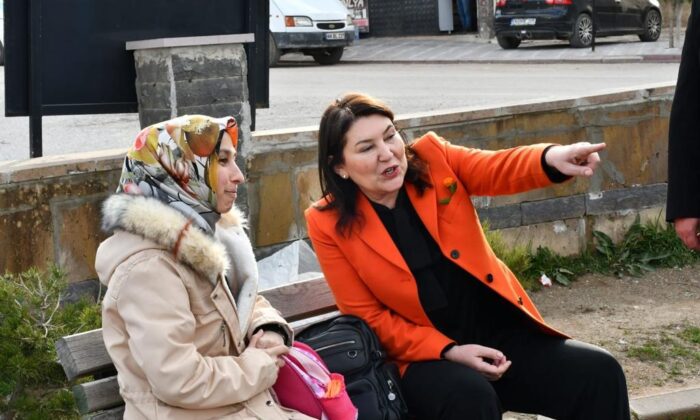 Sunay Karamık İlçeleri geziyor 