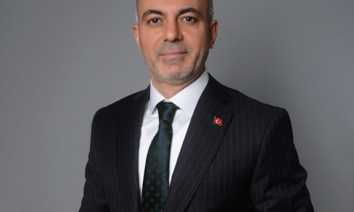 Öğretmenlerimiz, sevginin, hoşgörünün ve fedakârlığın timsalidir