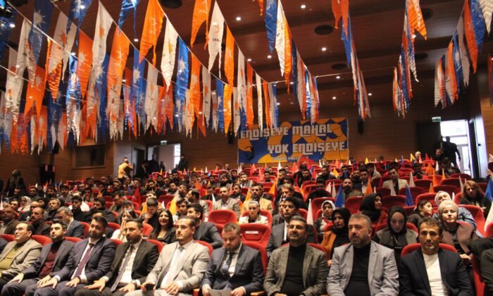 AK PARTİ SEYHAN İLÇE GENÇLİK KOLLARI 7. OLAĞAN KONGRESİ YAPILDI