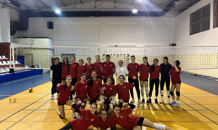 Adana Genç İstiklal Voleybol Kulübü Midi kategorisinde il üçüncüsü oldu