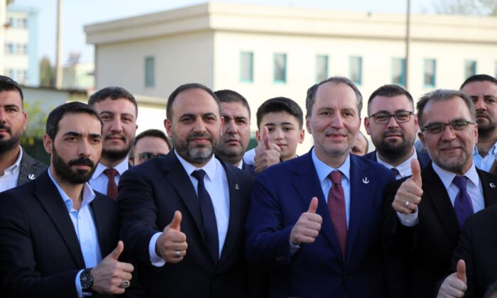 “VATANDAŞ HİZMET BEKLİYOR”